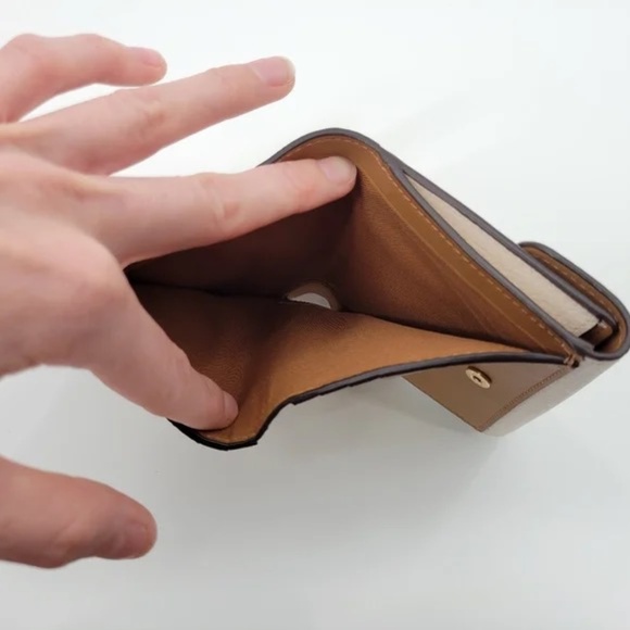 Coach Small Georgie Wallet Chalk Pebbled Leather Horse & Carriage Medallion - Picture 8 of 15